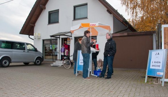 Infostand-Rheinbrcke-Freckenfeld